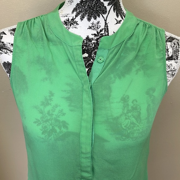 2/$20 Banana republic silk sleeveless blouse XS - Picture 2 of 6